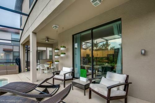New Luxurious 6 Bedroom Solterra Villa With Pool Villa
