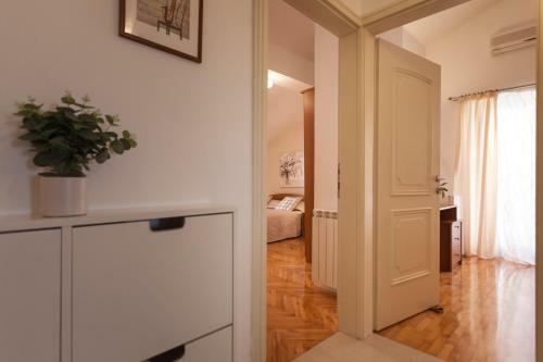Hostal Apartments Alice