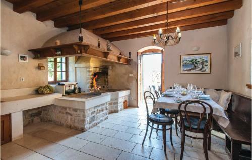 Holiday Home Lovrecina Bb