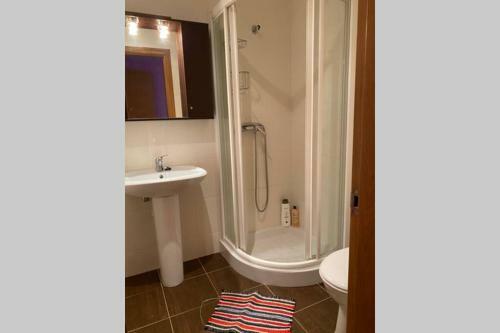Apartamento De 4 Dormitorios En Camari�as