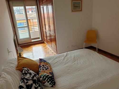 C�ntrico, Amplio Y Bonito Apartamento En Cambados