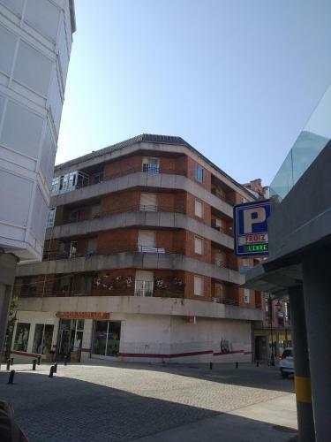 C�ntrico, Amplio Y Bonito Apartamento En Cambados