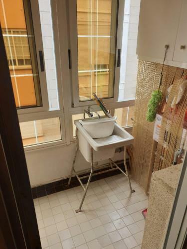 C�ntrico, Amplio Y Bonito Apartamento En Cambados