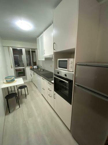 C�ntrico, Amplio Y Bonito Apartamento En Cambados