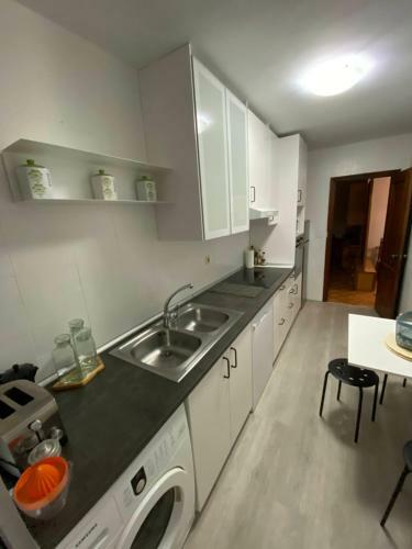 C�ntrico, Amplio Y Bonito Apartamento En Cambados