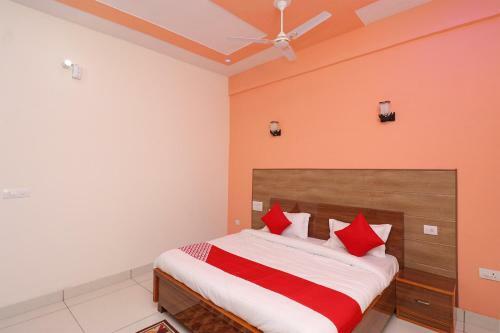 Oyo 29006 Hotel Almond Leaf
