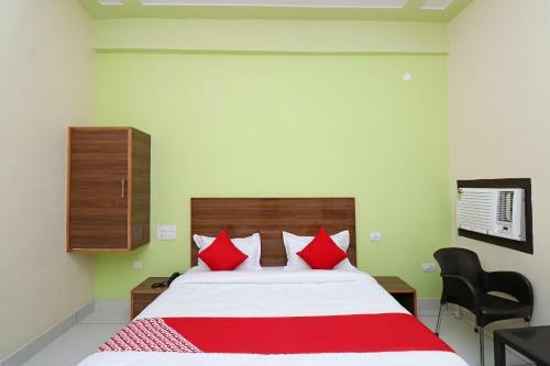 Oyo 29006 Hotel Almond Leaf