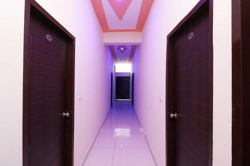Oyo 29006 Hotel Almond Leaf