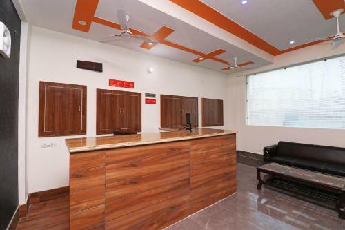 Oyo 29006 Hotel Almond Leaf
