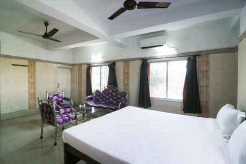 Hotel Vaccinated Staff - Spot On 49450 Silver Woods