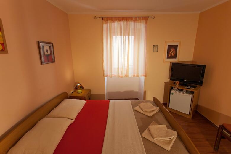 Hostal Guest House Floreus Cres