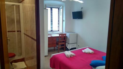 Hostal Guesthouse Romana