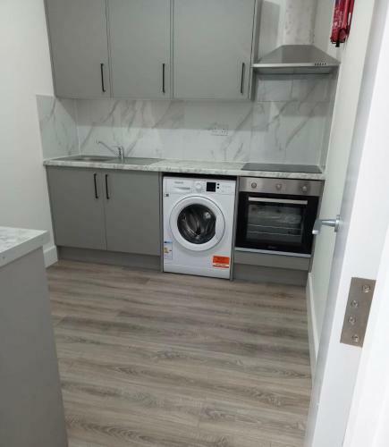 Bright And Modern Studio Apartment W/ Parking