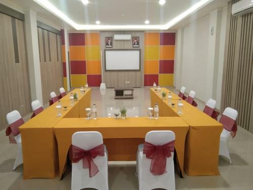Hotel Front One Budget Abepura
