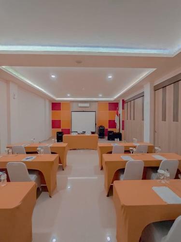 Hotel Front One Budget Abepura