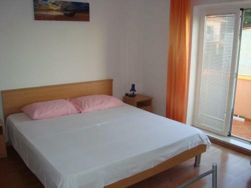 Apartments And Rooms Nediljko