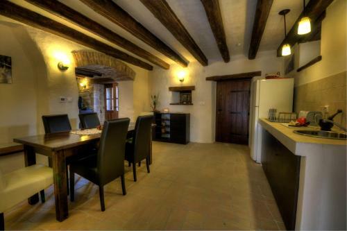 Hostal Traditional Stone House Kotli