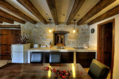 Hostal Traditional Stone House Kotli