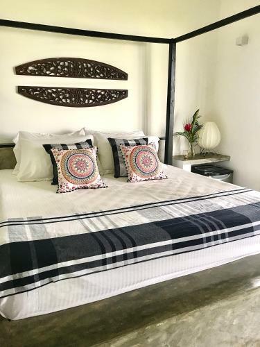 Bed & Breakfast Poya Villa By Sunsessions