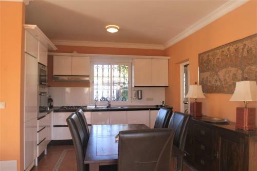 Villa Rosada - Luxurious 3-bedroom Villa With Garden And Pool