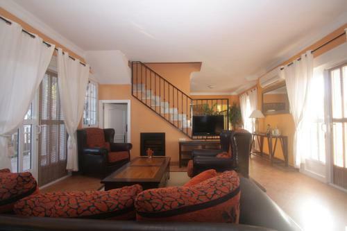 Villa Rosada - Luxurious 3-bedroom Villa With Garden And Pool