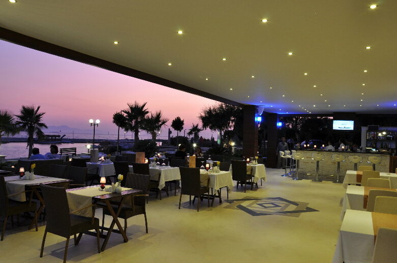 Small Beach Hotel