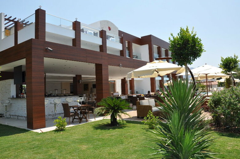Small Beach Hotel