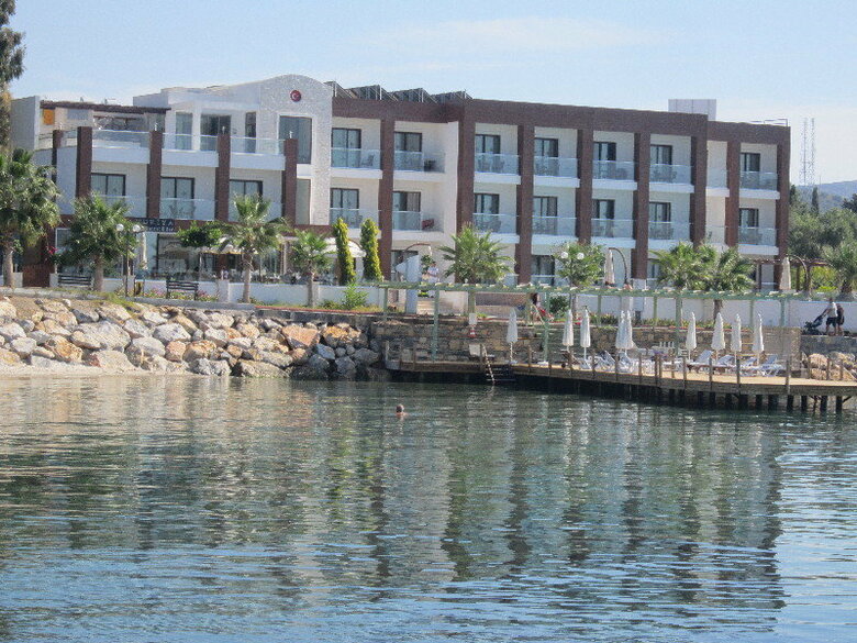 Small Beach Hotel