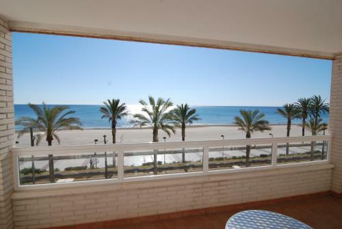 Amplio Apartamento En Primera L�nea De Playa