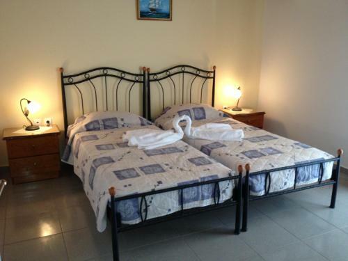 Makis Studios & Apartments