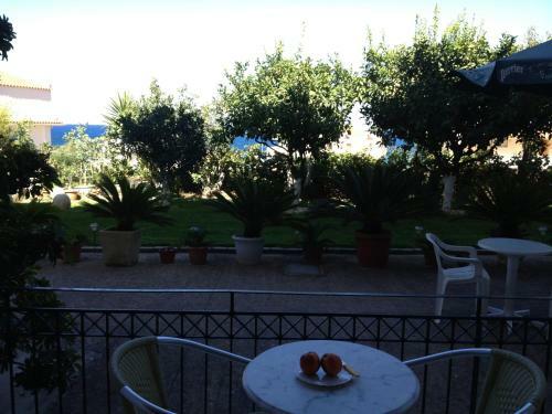 Makis Studios & Apartments