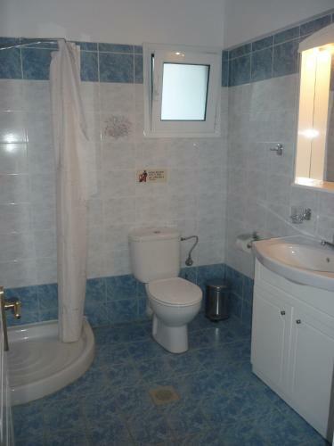 Makis Studios & Apartments