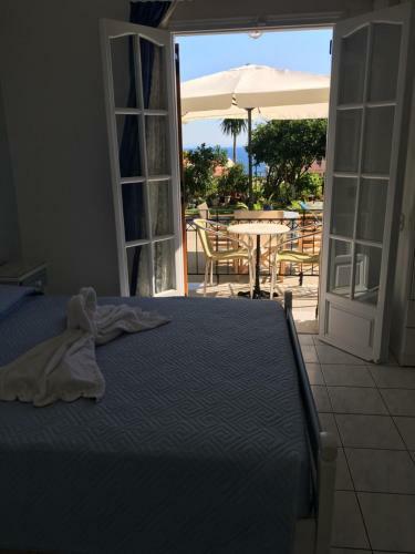 Makis Studios & Apartments