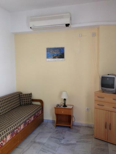 Makis Studios & Apartments