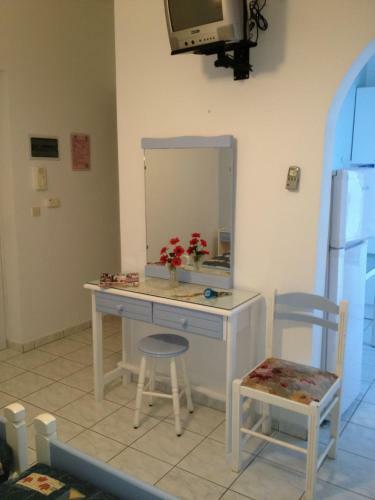 Makis Studios & Apartments