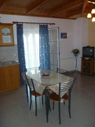 Makis Studios & Apartments