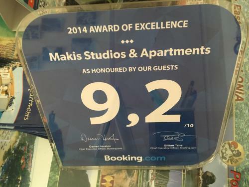 Makis Studios & Apartments