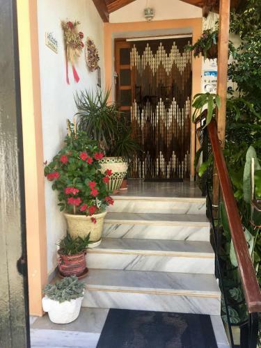 Makis Studios & Apartments