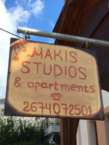 Makis Studios & Apartments