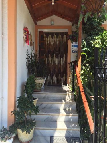 Makis Studios & Apartments