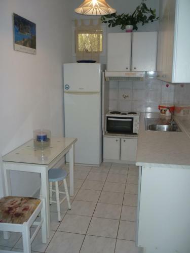 Makis Studios & Apartments