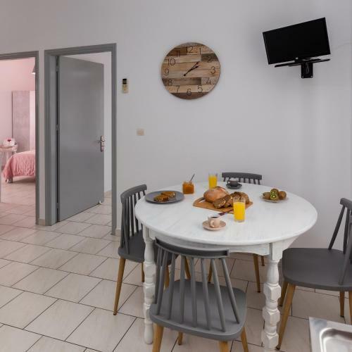 Letta's Apartments
