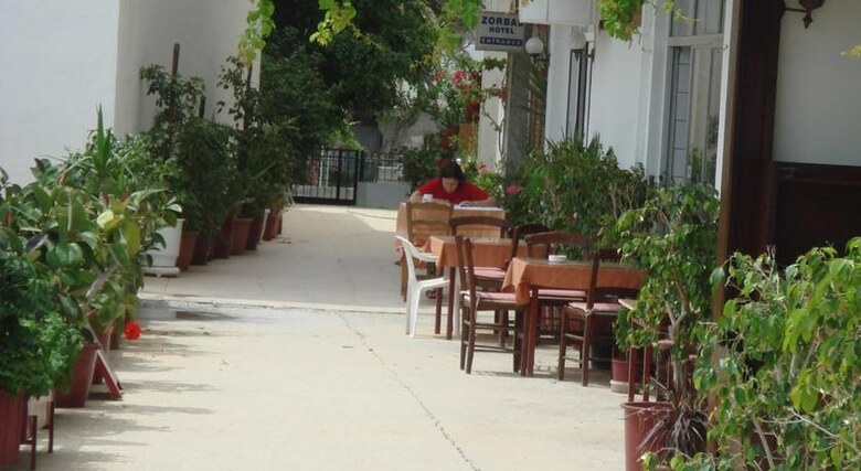 Zorbas Hotel