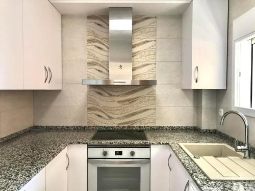 Apartamento Reformado Con Terraza Y En 2da Linea de Mar 146b - Inmo22