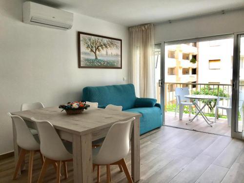 Apartamento Reformado Con Terraza Y En 2da Linea de Mar 146b - Inmo22