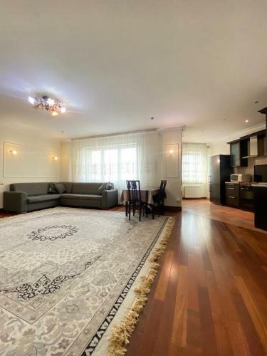 Apartamento ????? ????? ??????! / Center Almaty