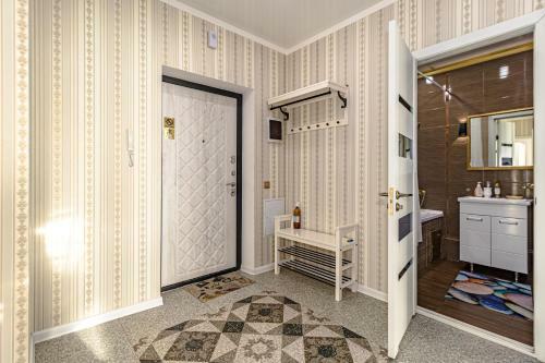 "7 ?-41" Apartment
