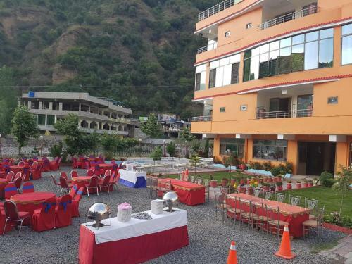 Isfania Hotel And Resturant