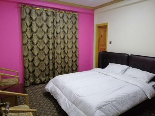 Isfania Hotel And Resturant