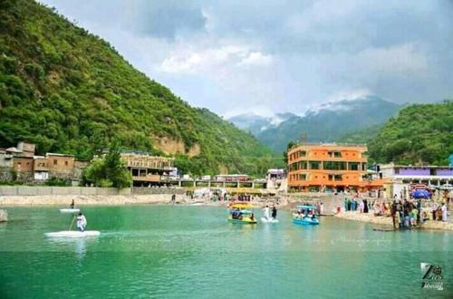 Isfania Hotel And Resturant